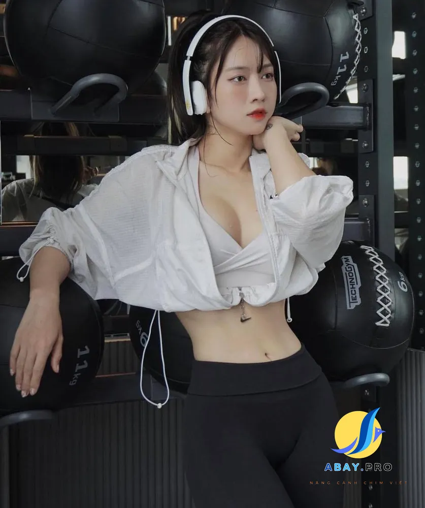 Ảnh Lê Bống sexy 10