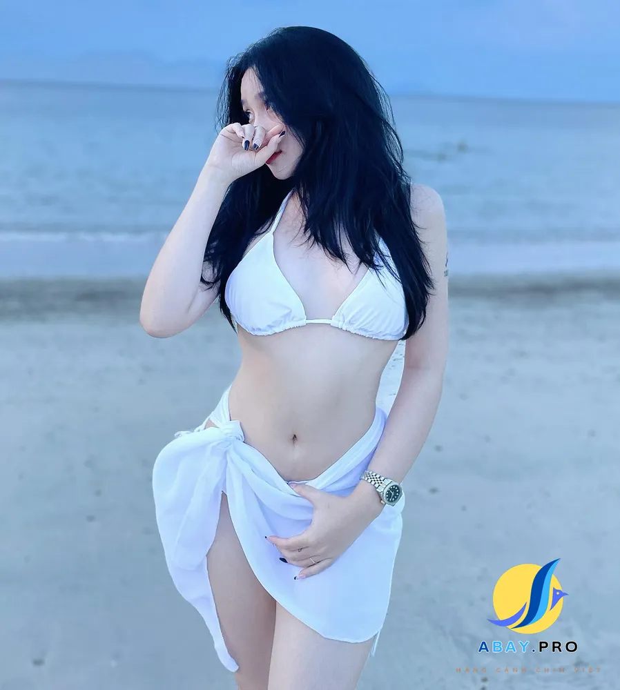 Ảnh Tiktok Gia Khang mặc bikini