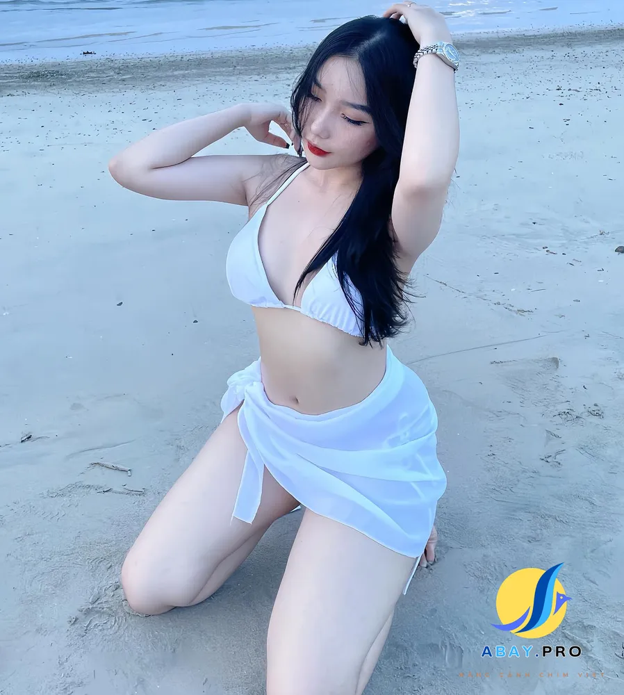 Ảnh Tiktok Gia Khang mặc bikini