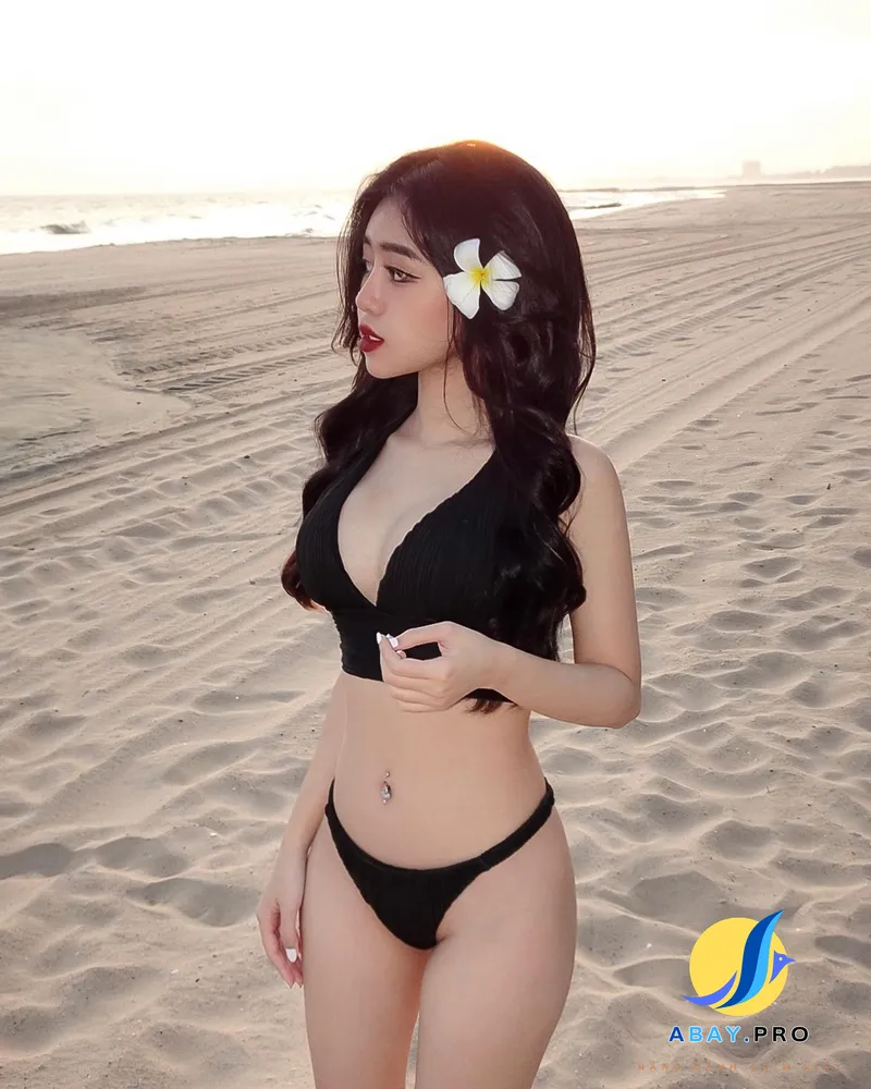 Ảnh Lê Kim Loan mặc bikini 5