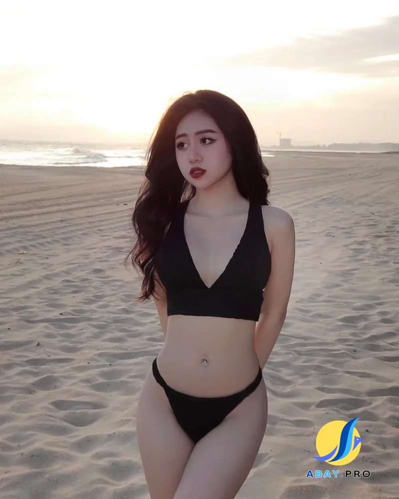 Ảnh Lê Kim Loan mặc bikini 4