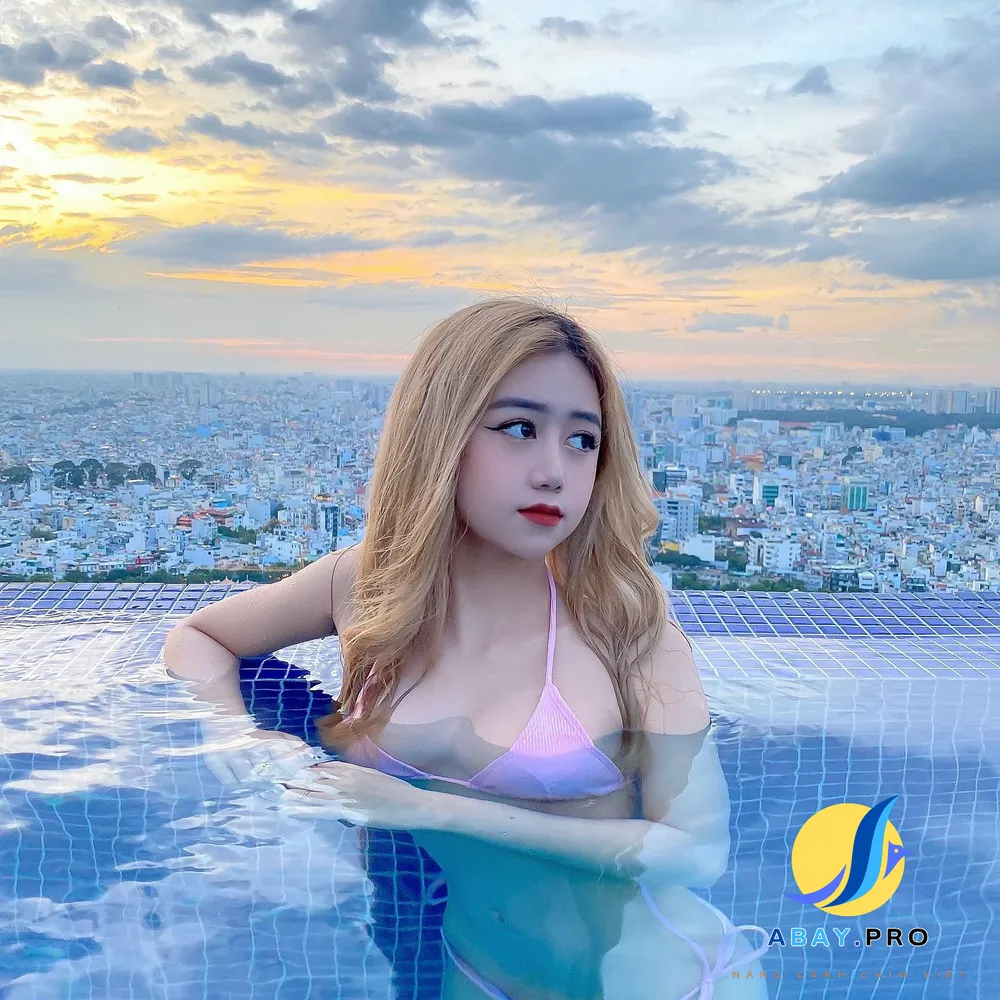 Ảnh Lê Kim Loan mặc bikini 10