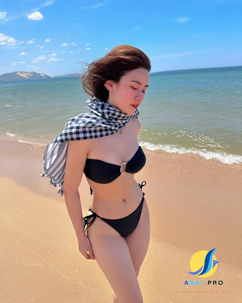 Ảnh Quyên Qui bikini 4