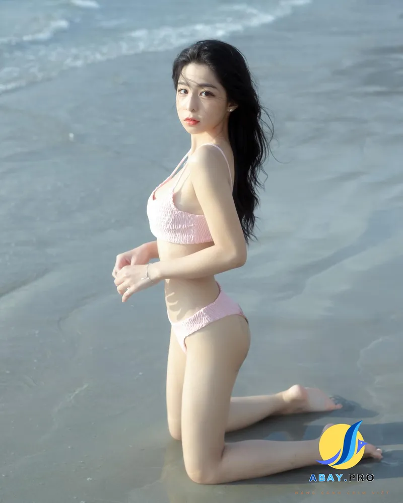 Tammy Phạm diện bikini