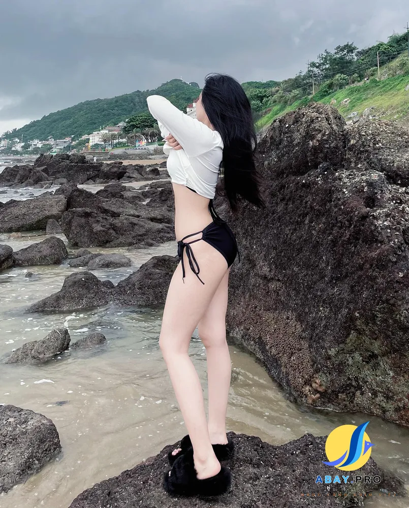 Ảnh Tiktok Gia Khang bikini