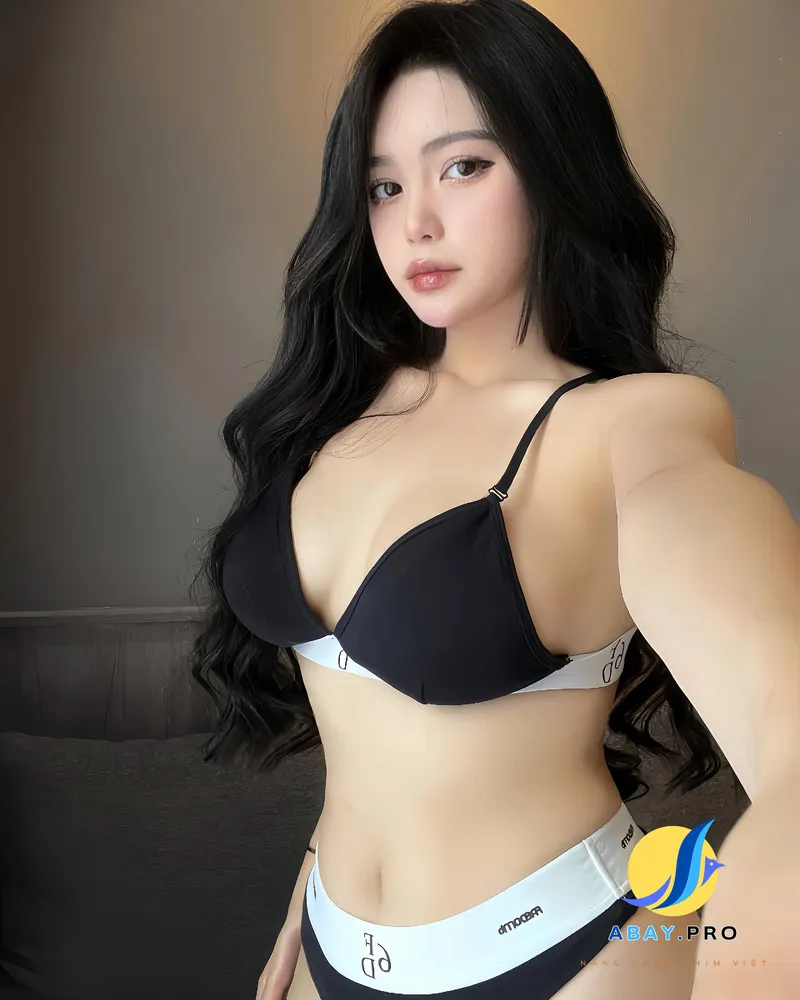 Ảnh Trương AnThư tiktok mặc bikini