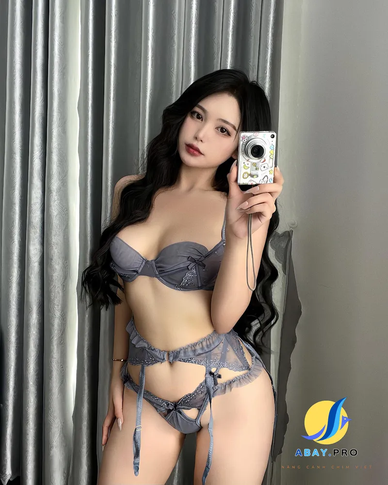 Ảnh Trương AnThư tiktok mặc bikini