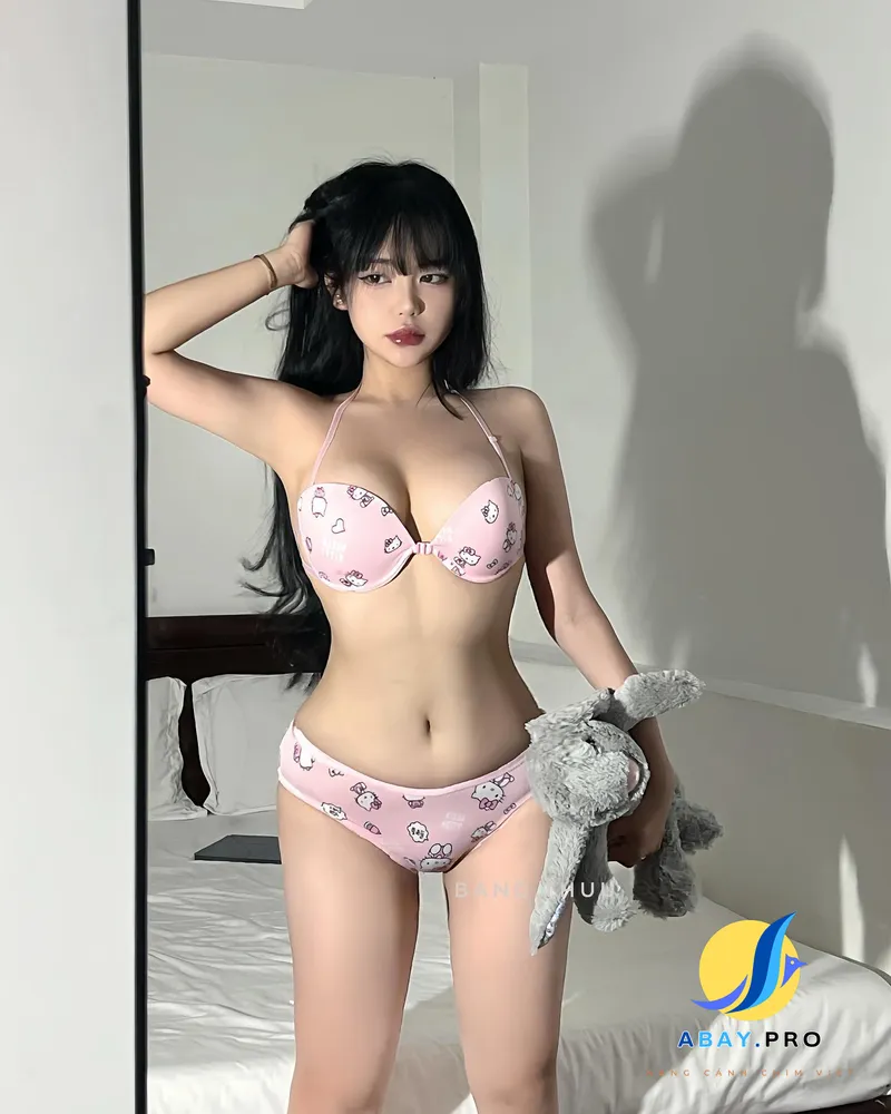 Ảnh Trương AnThư tiktok mặc bikini